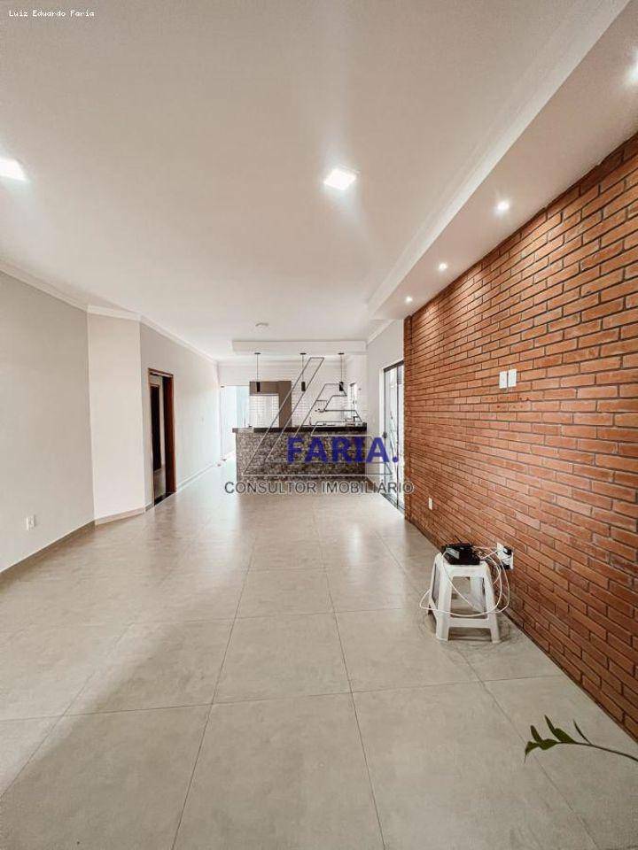 Casa à venda com 4 quartos, 250m² - Foto 3