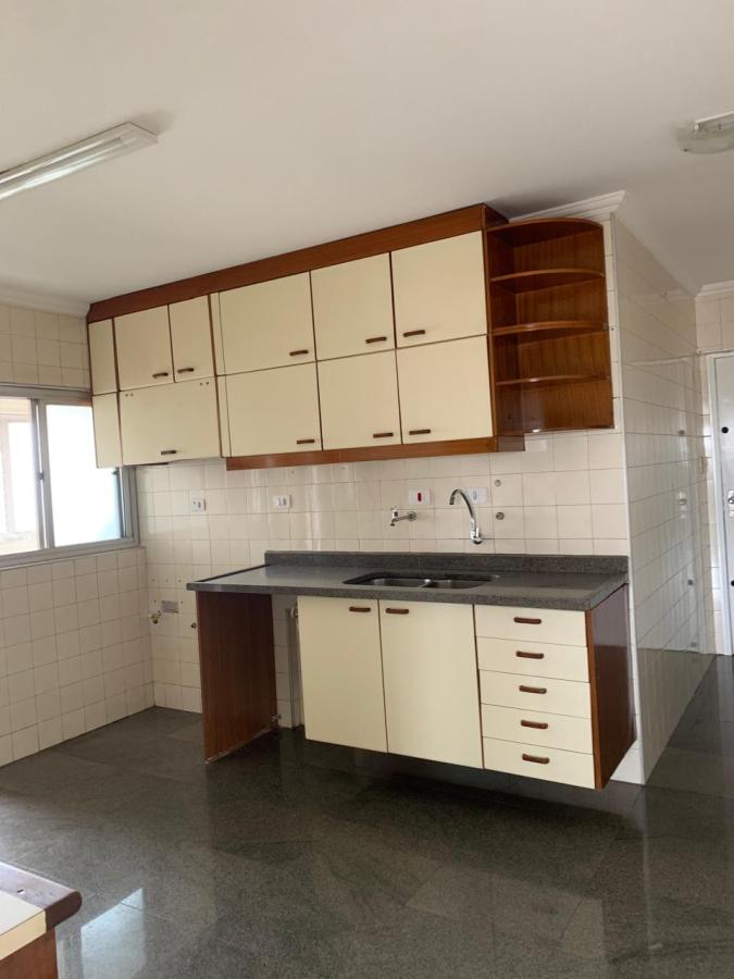 Apartamento para alugar com 3 quartos, 145m² - Foto 18