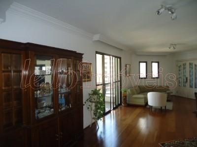 Apartamento para alugar com 4 quartos, 180m² - Foto 1