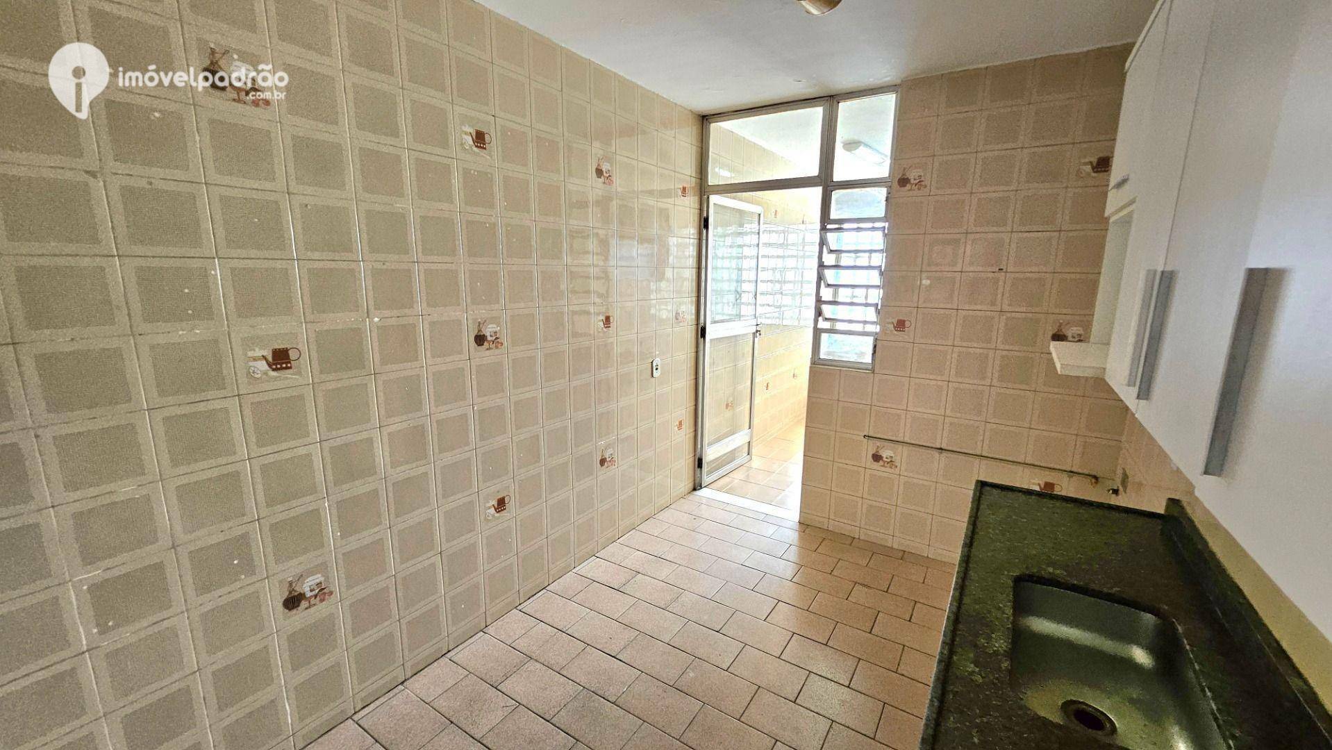 Apartamento para alugar com 3 quartos, 120m² - Foto 13