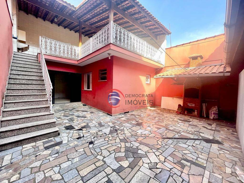 Sobrado à venda com 3 quartos, 380m² - Foto 1