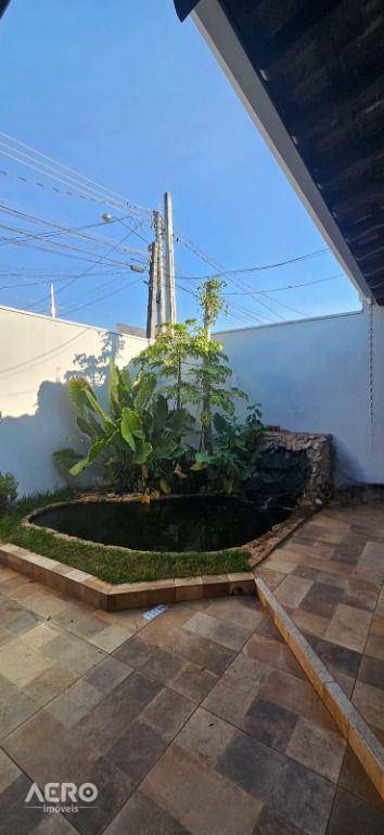 Casa à venda com 3 quartos, 197m² - Foto 4