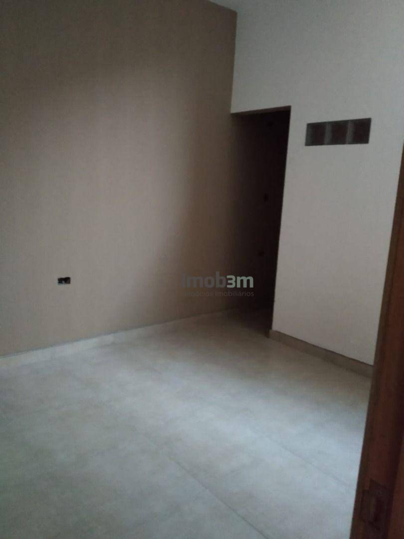 Casa à venda com 4 quartos, 135m² - Foto 4