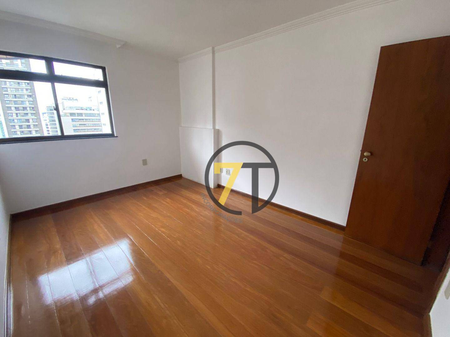 Apartamento para alugar com 3 quartos, 140m² - Foto 16