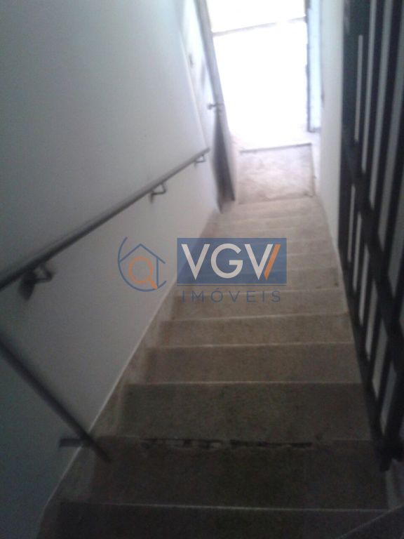 Casa à venda e aluguel com 3 quartos, 200m² - Foto 2