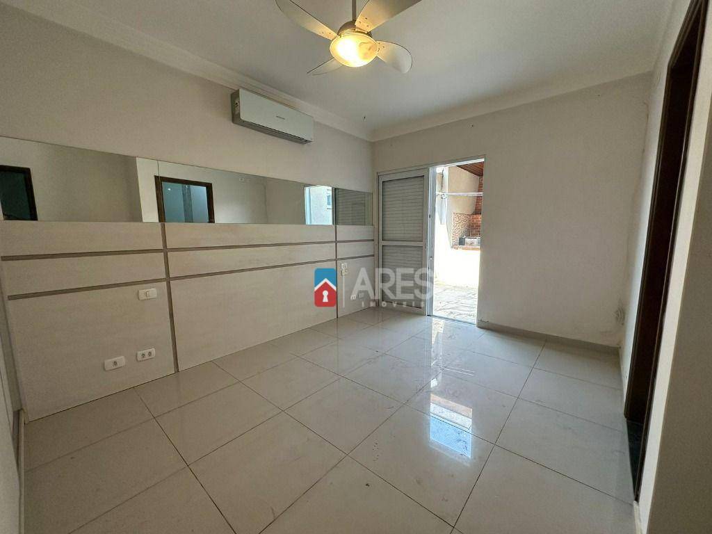 Casa para alugar com 3 quartos, 249m² - Foto 13