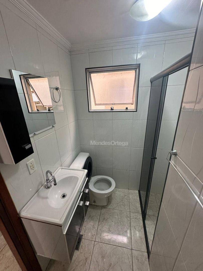 Apartamento para alugar com 2 quartos, 75m² - Foto 11