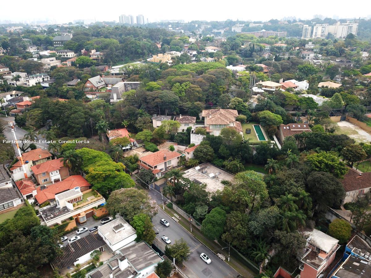 Casa à venda com 4 quartos, 3100m² - Foto 2