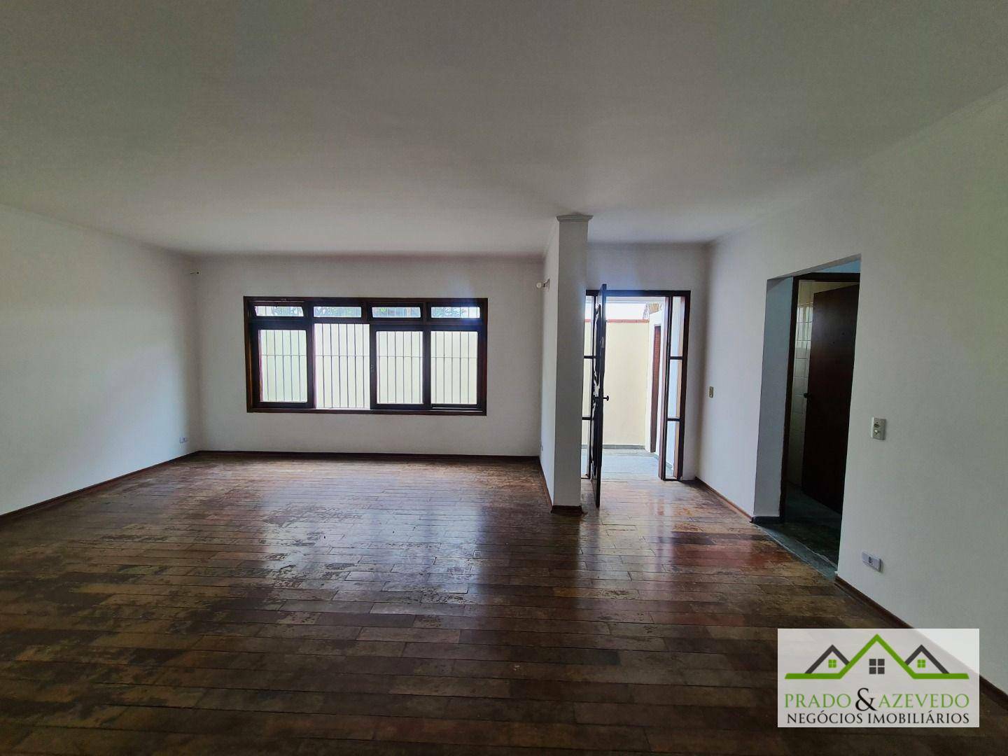 Casa à venda com 3 quartos, 199m² - Foto 1