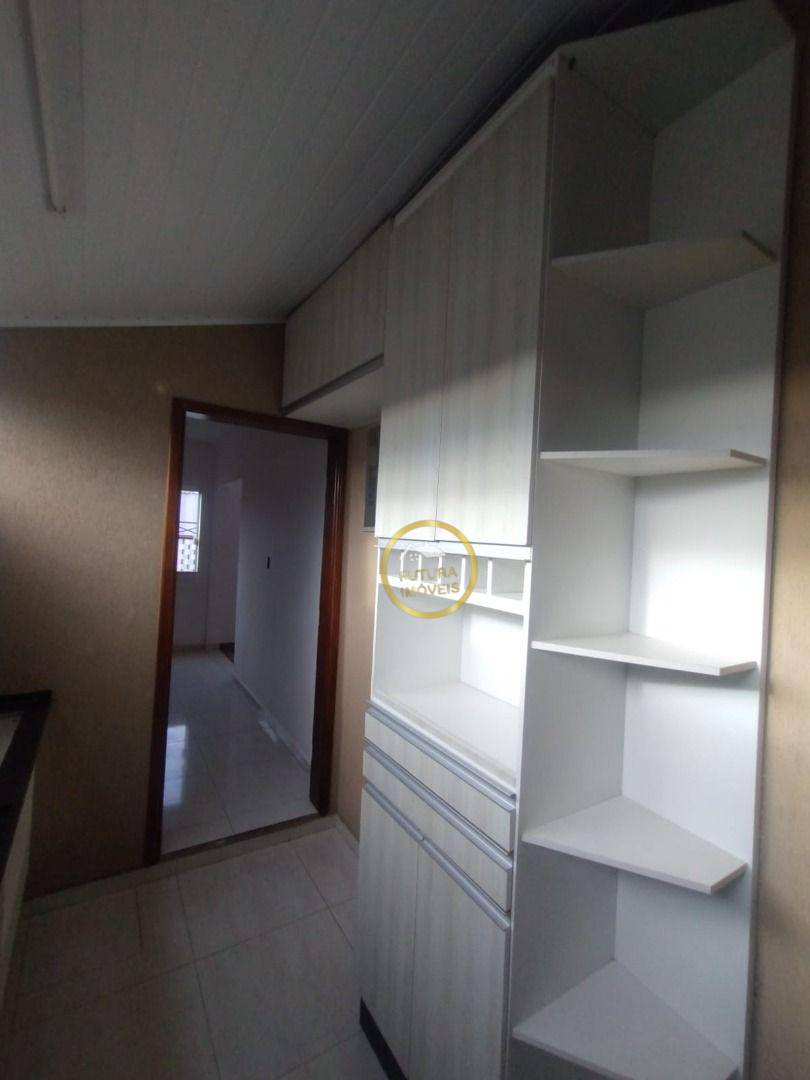 Casa à venda com 3 quartos, 100m² - Foto 4