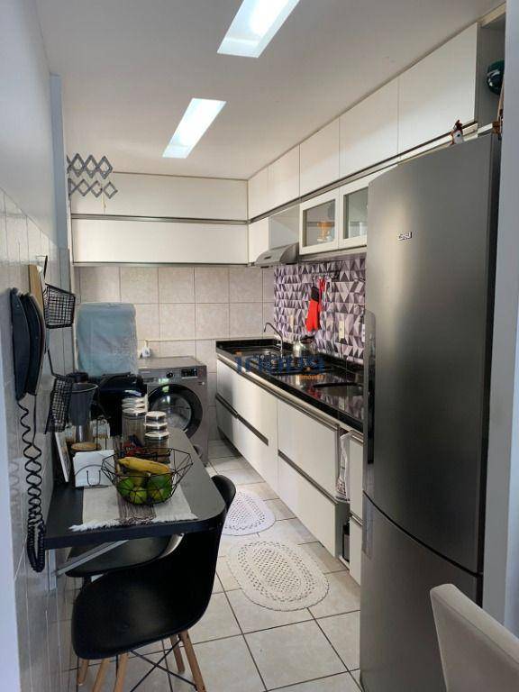 Apartamento à venda com 2 quartos, 47m² - Foto 2