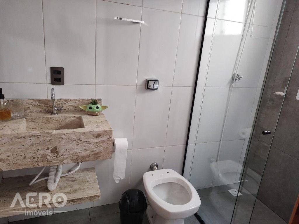 Casa à venda com 3 quartos, 168m² - Foto 14