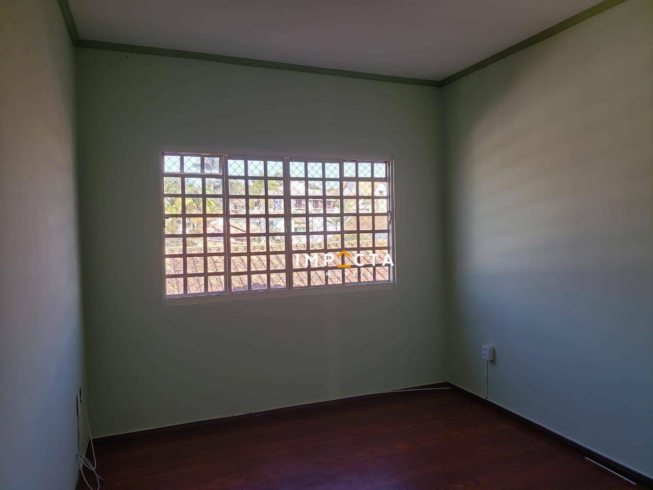 Casa à venda com 3 quartos, 210m² - Foto 4