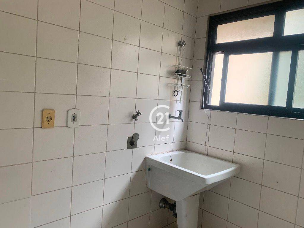 Apartamento para alugar com 3 quartos, 130m² - Foto 18