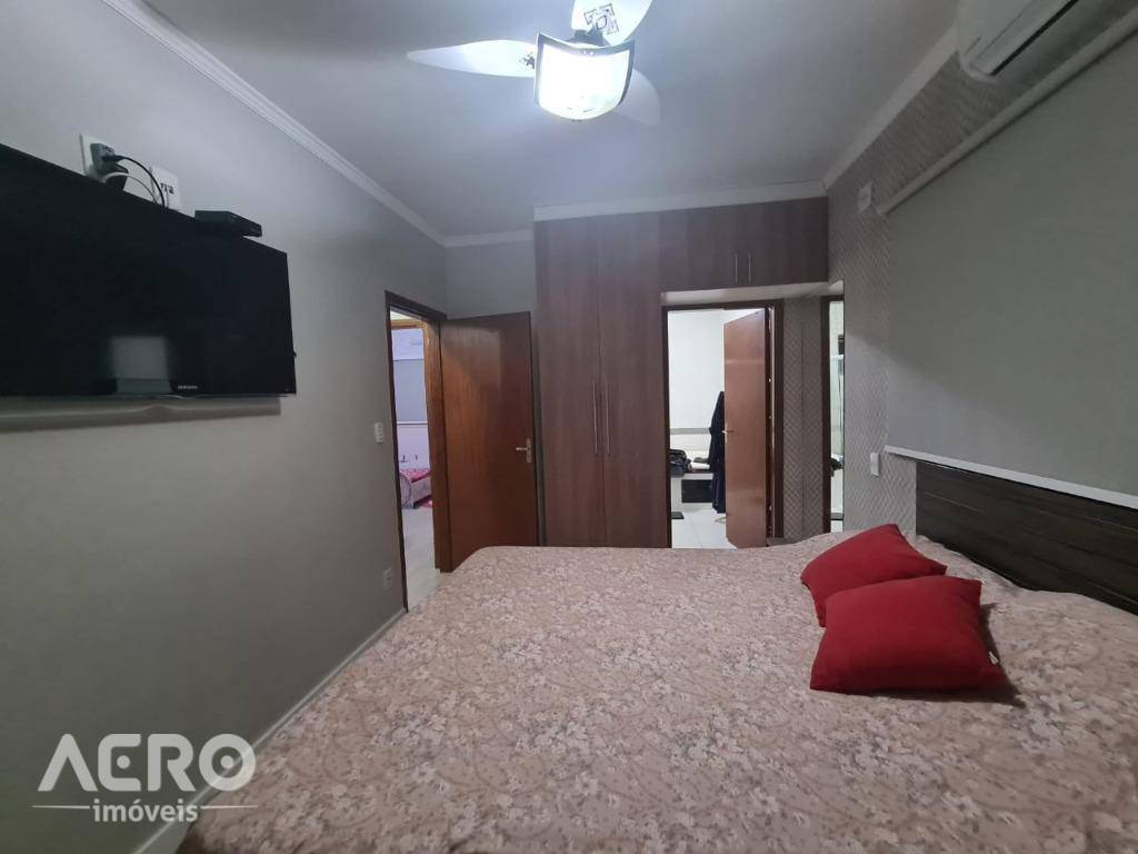 Casa à venda com 3 quartos, 205m² - Foto 31