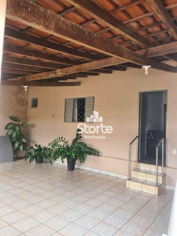 Casa à venda com 3 quartos, 100m² - Foto 1