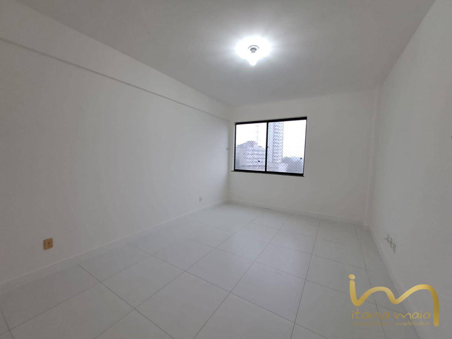 Apartamento à venda com 2 quartos, 70m² - Foto 3