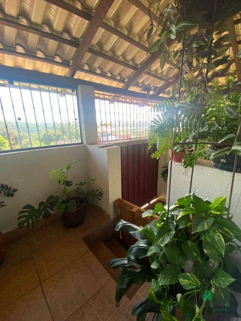 Casa à venda com 3 quartos, 100m² - Foto 3