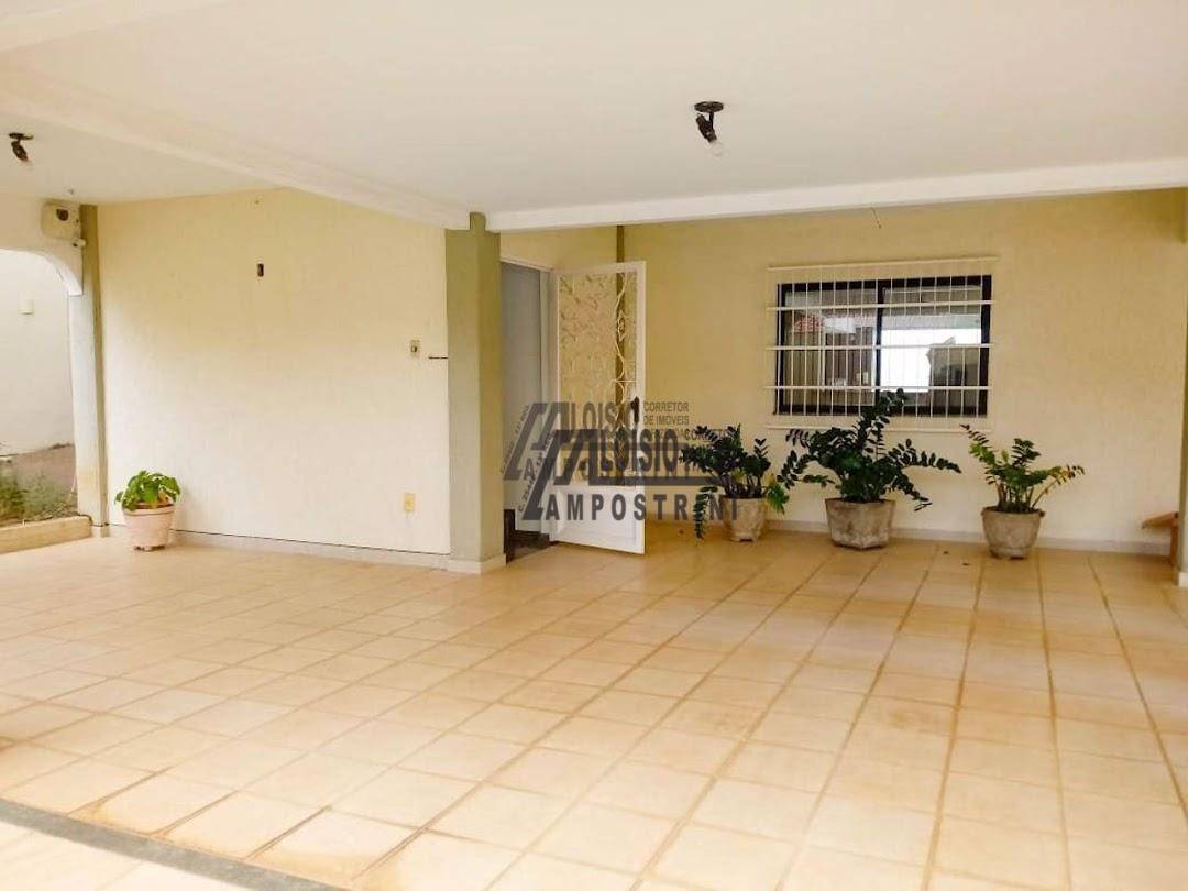 Casa à venda e aluguel com 3 quartos, 250m² - Foto 5