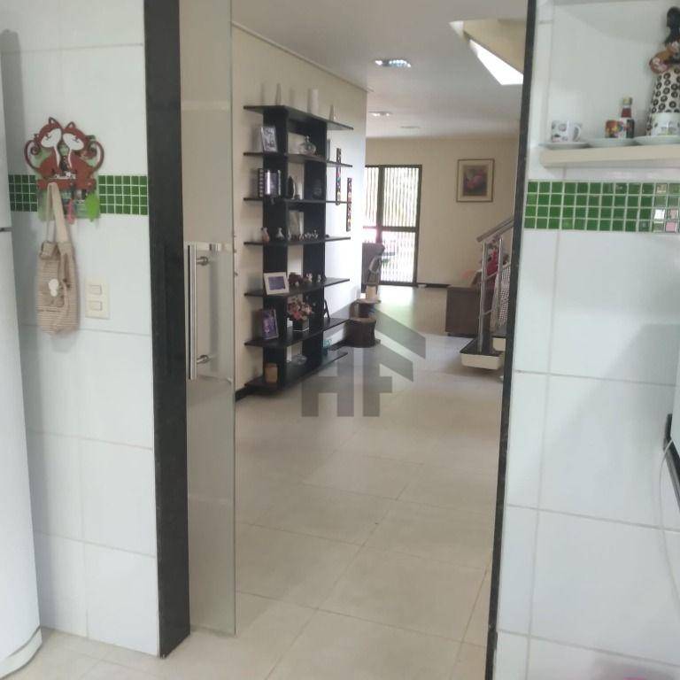 Casa de Condomínio à venda com 6 quartos, 340m² - Foto 4