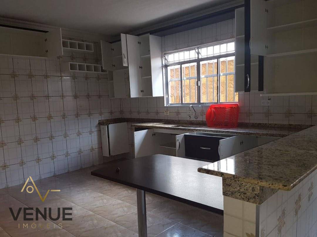 Casa à venda com 3 quartos, 300m² - Foto 4