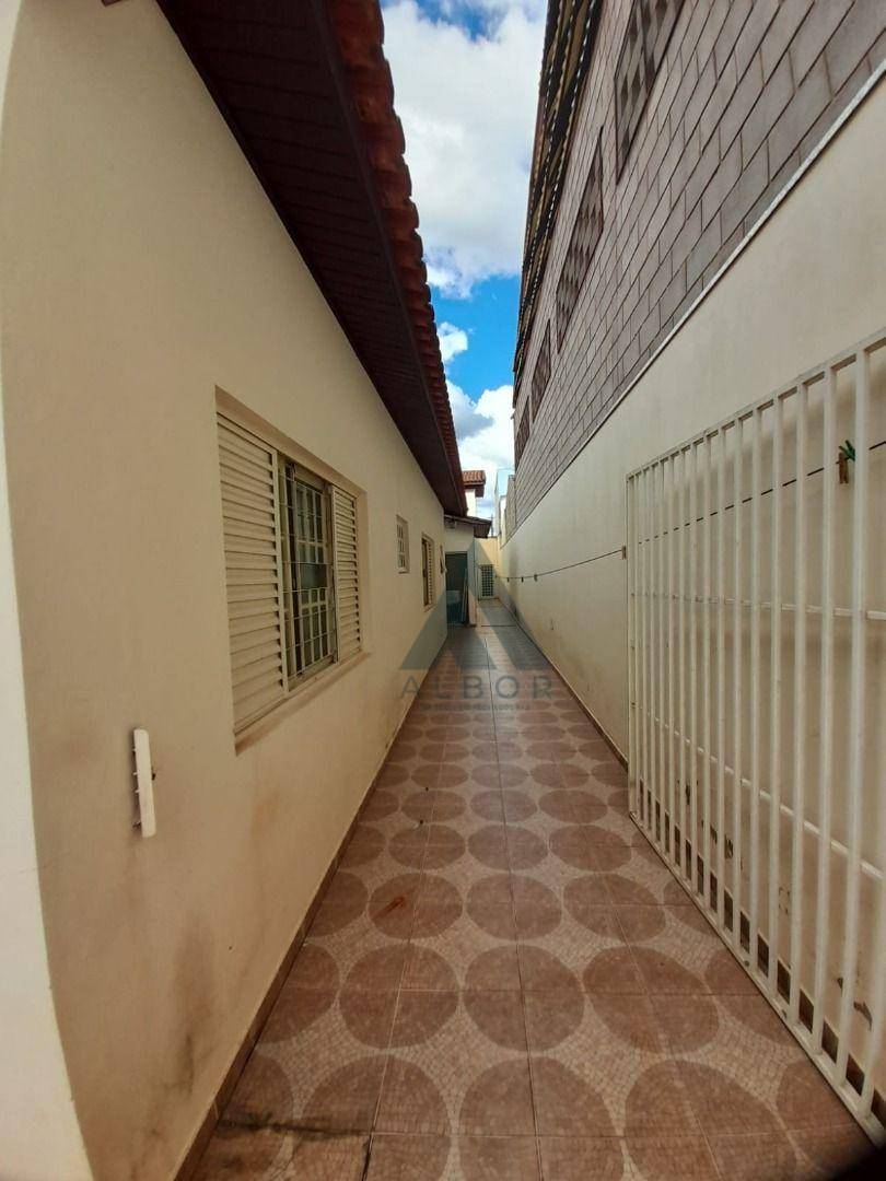 Casa, 3 quartos, 247 m² - Foto 2