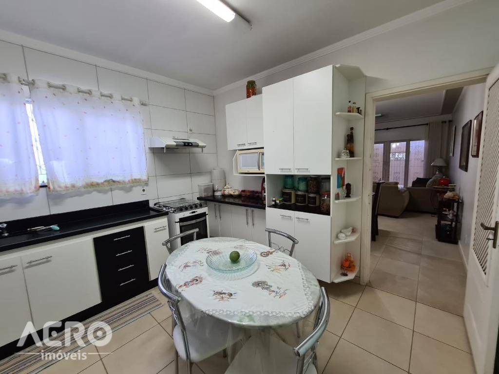 Casa à venda com 3 quartos, 195m² - Foto 24