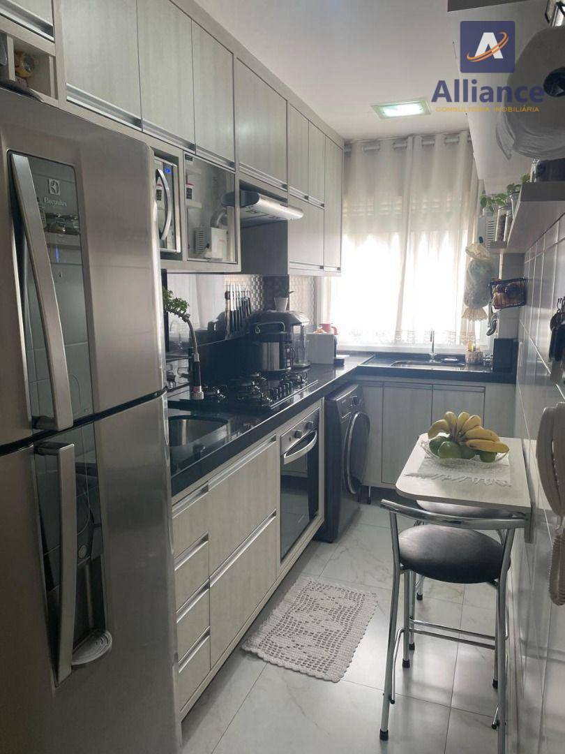 Apartamento à venda com 3 quartos, 72m² - Foto 2