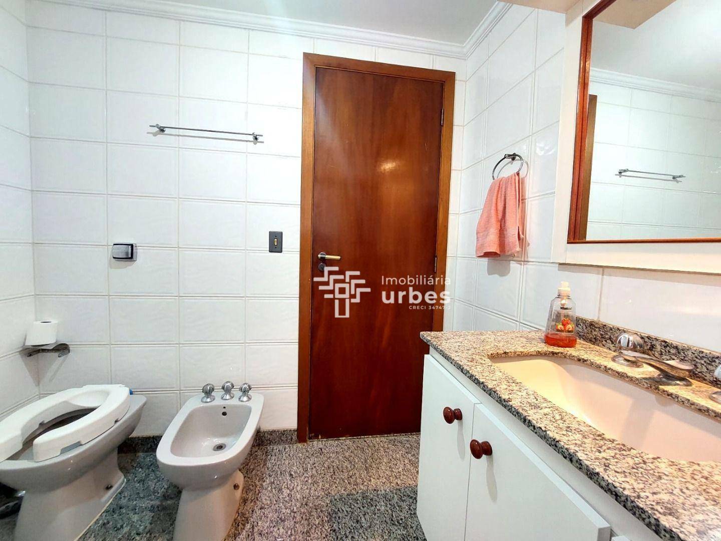 Apartamento para alugar com 3 quartos, 133m² - Foto 13