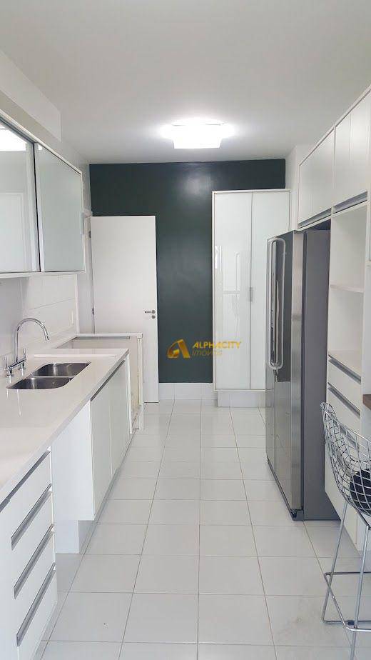 Apartamento para alugar com 3 quartos, 202m² - Foto 20