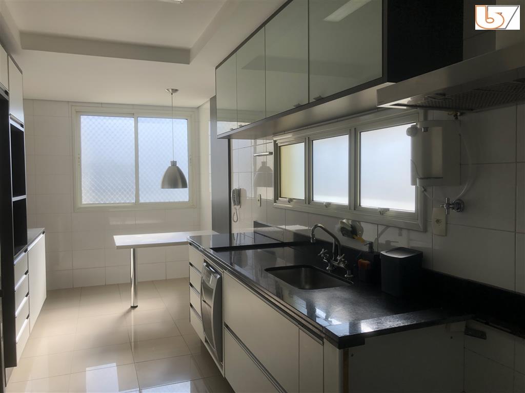 Apartamento para alugar com 3 quartos, 201m² - Foto 11