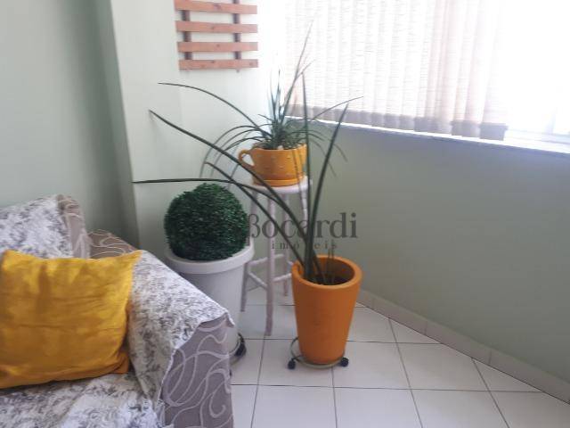 Apartamento à venda com 2 quartos, 70m² - Foto 12