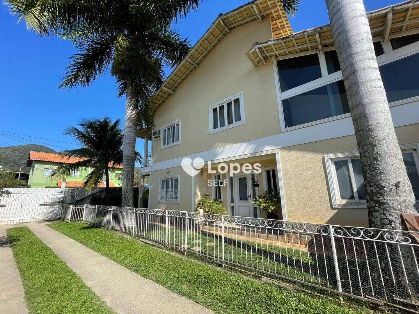 Casa à venda com 4 quartos, 250m² - Foto 1