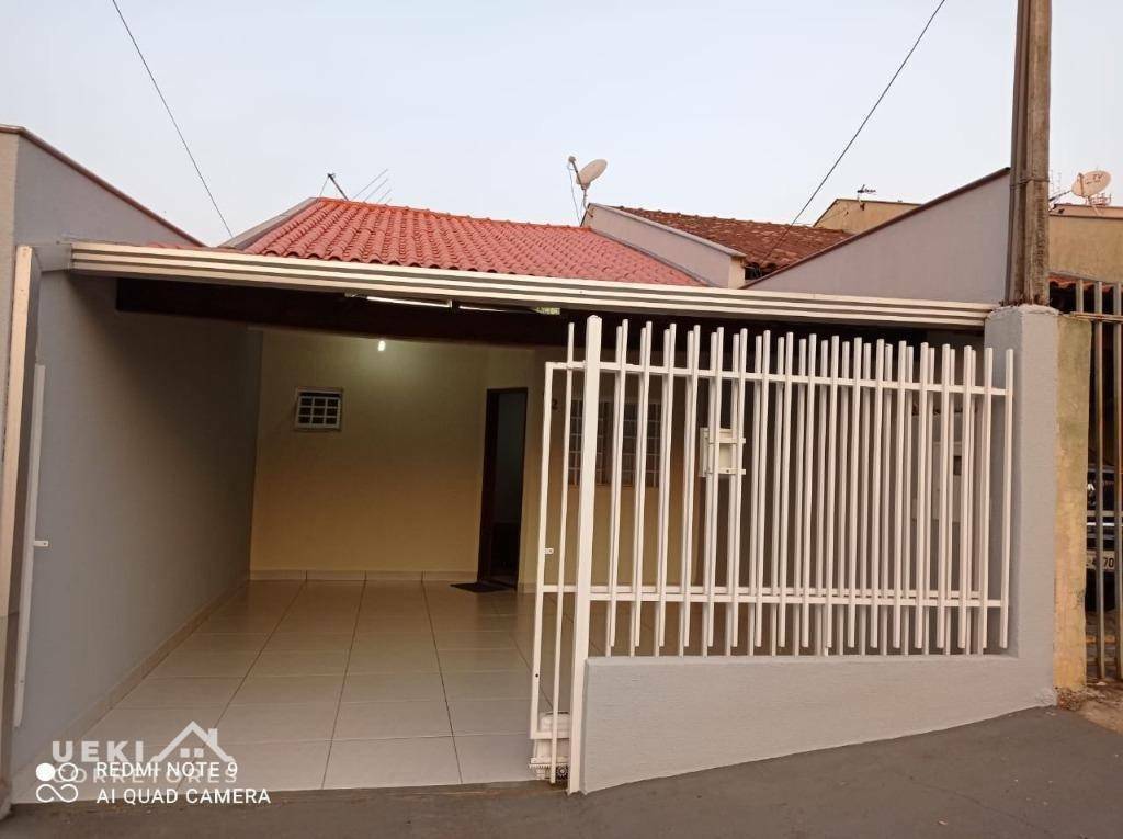 Casa à venda com 2 quartos, 70m² - Foto 1