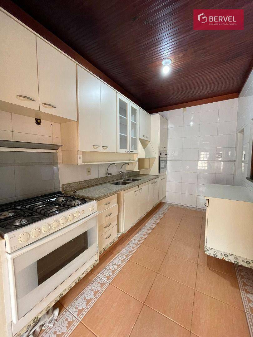 Casa para alugar com 6 quartos, 155m² - Foto 11