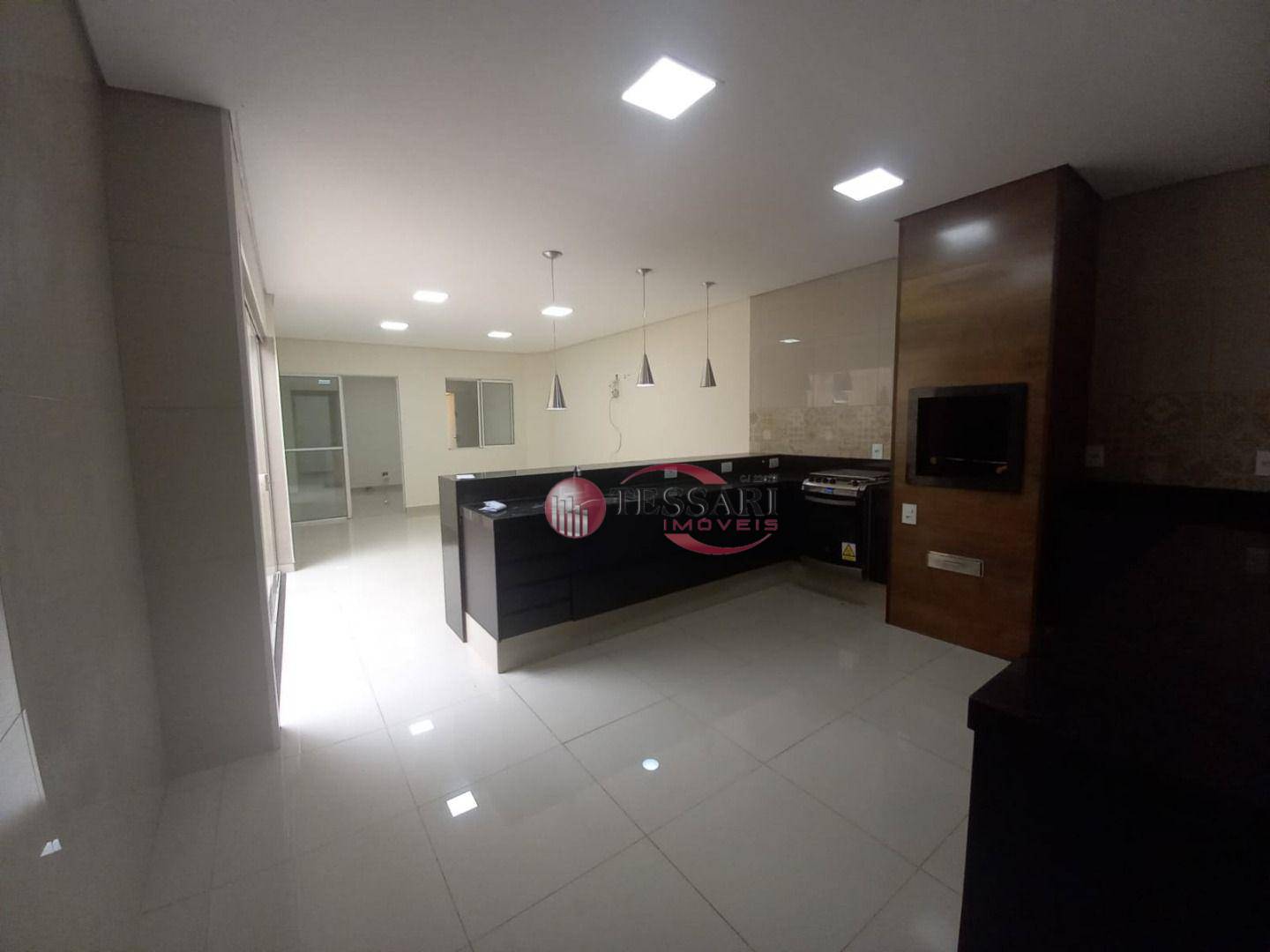 Casa à venda e aluguel com 2 quartos, 90m² - Foto 1