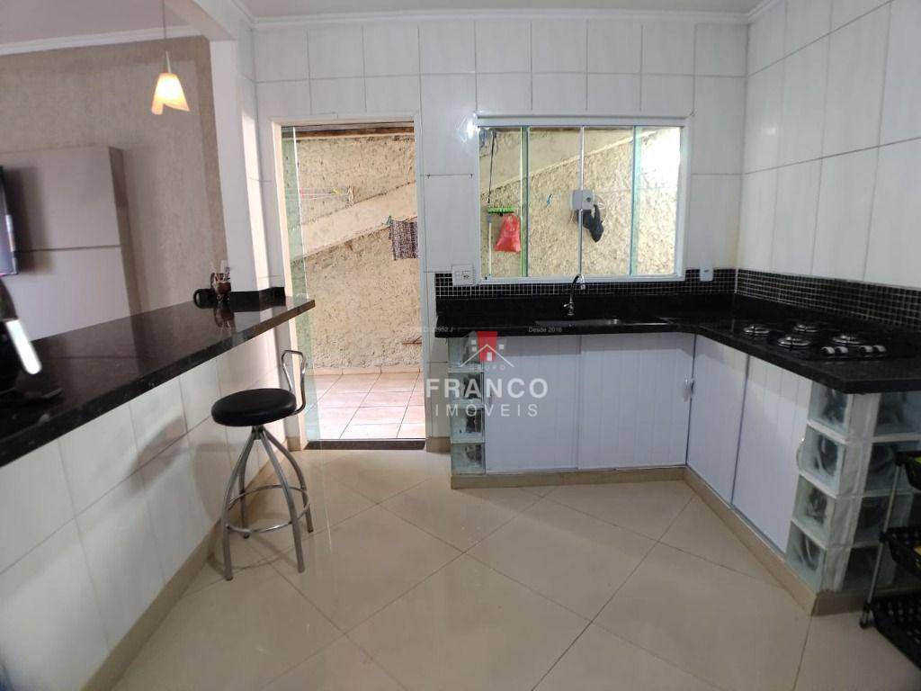 Casa à venda com 3 quartos, 180m² - Foto 6