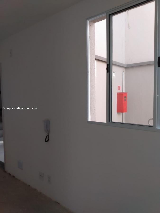 Apartamento à venda com 2 quartos, 44m² - Foto 2