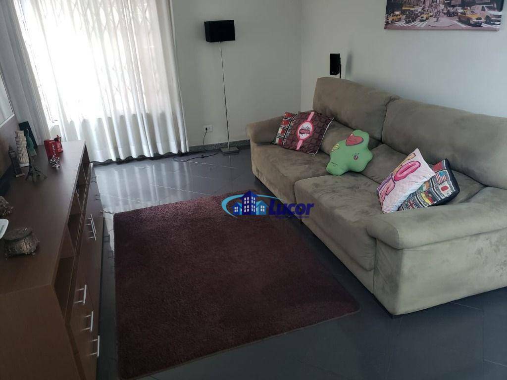 Sobrado à venda com 3 quartos, 210m² - Foto 1