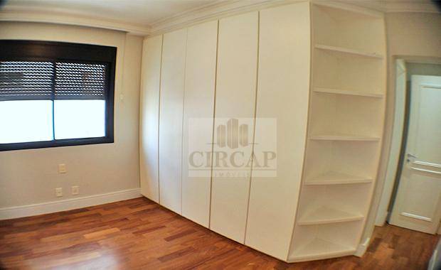 Apartamento para alugar com 3 quartos, 170m² - Foto 17