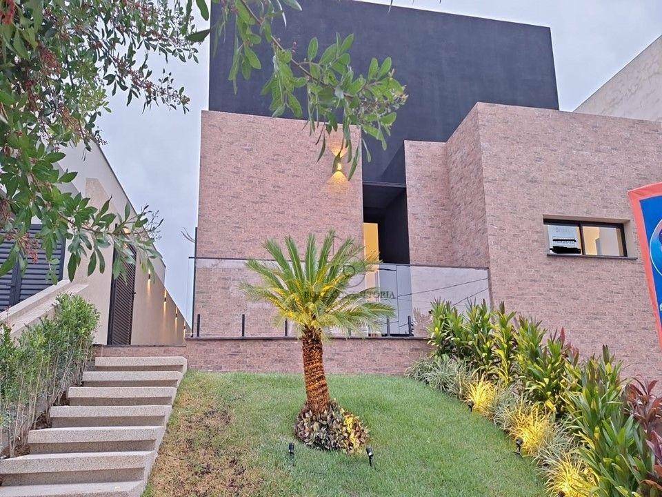 Casa de Condomínio à venda com 4 quartos, 310m² - Foto 1