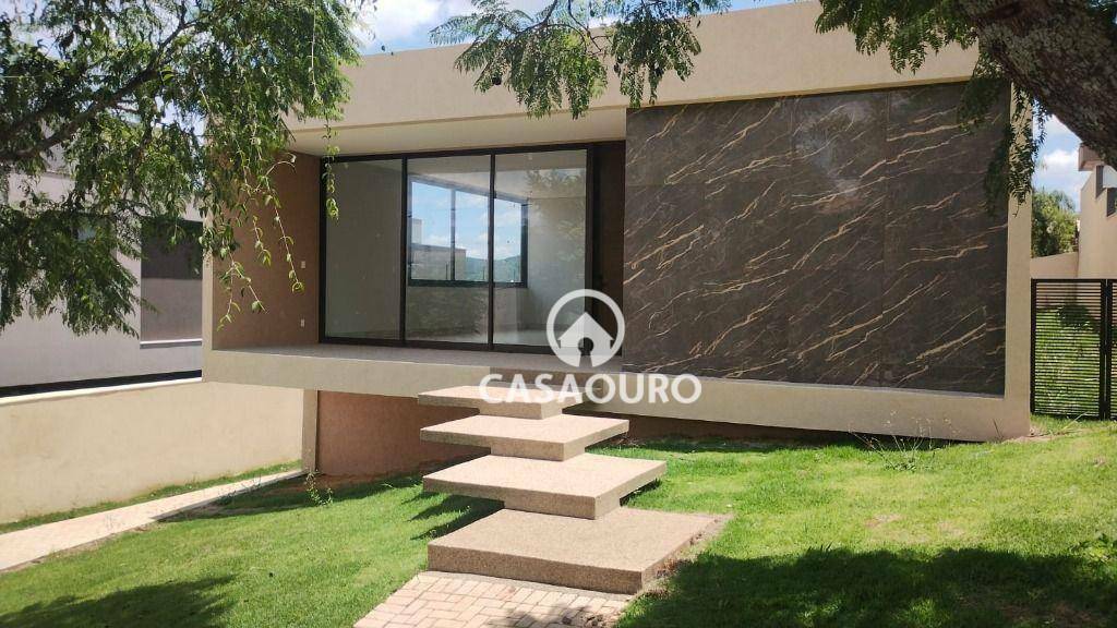 Casa de Condomínio à venda com 4 quartos, 298m² - Foto 1