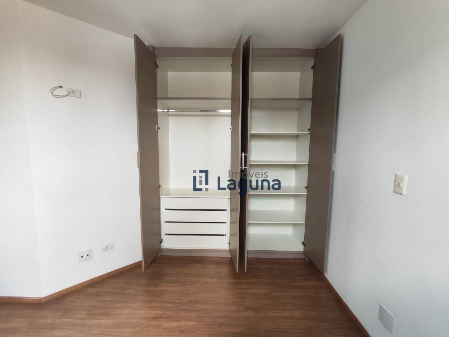 Apartamento para alugar com 3 quartos, 101m² - Foto 29