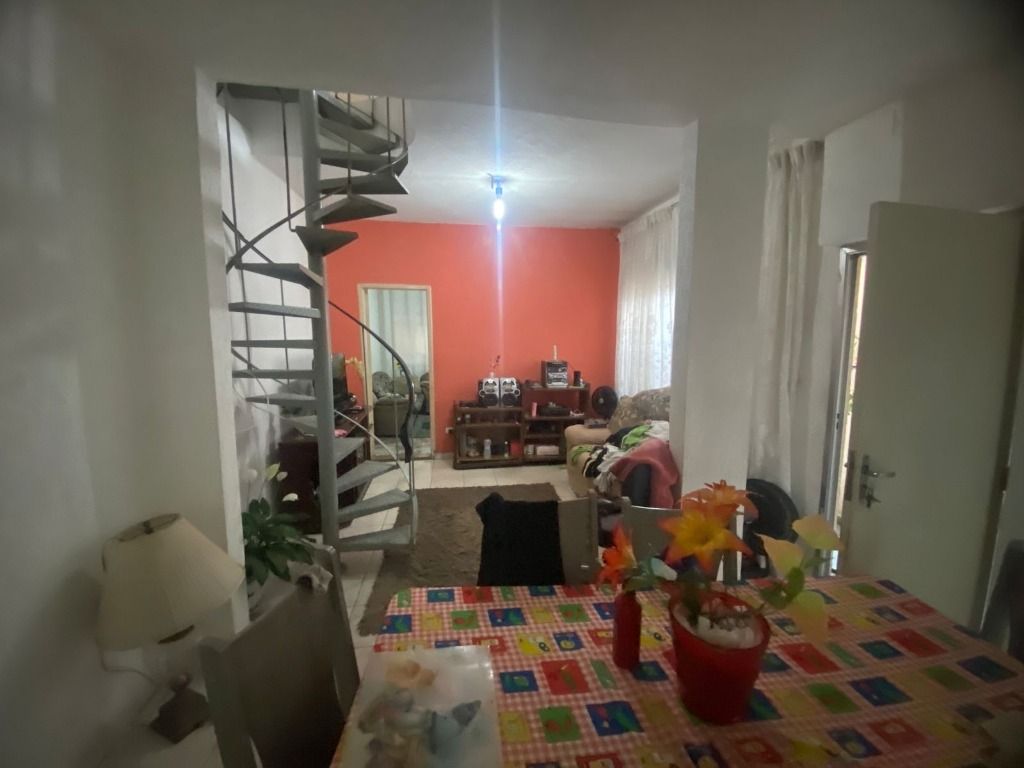 Casa à venda com 3 quartos, 100m² - Foto 5