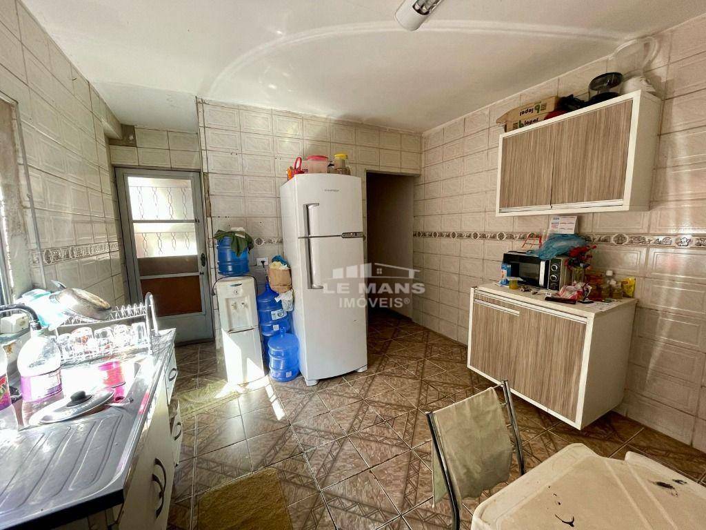 Casa à venda com 3 quartos, 200m² - Foto 4