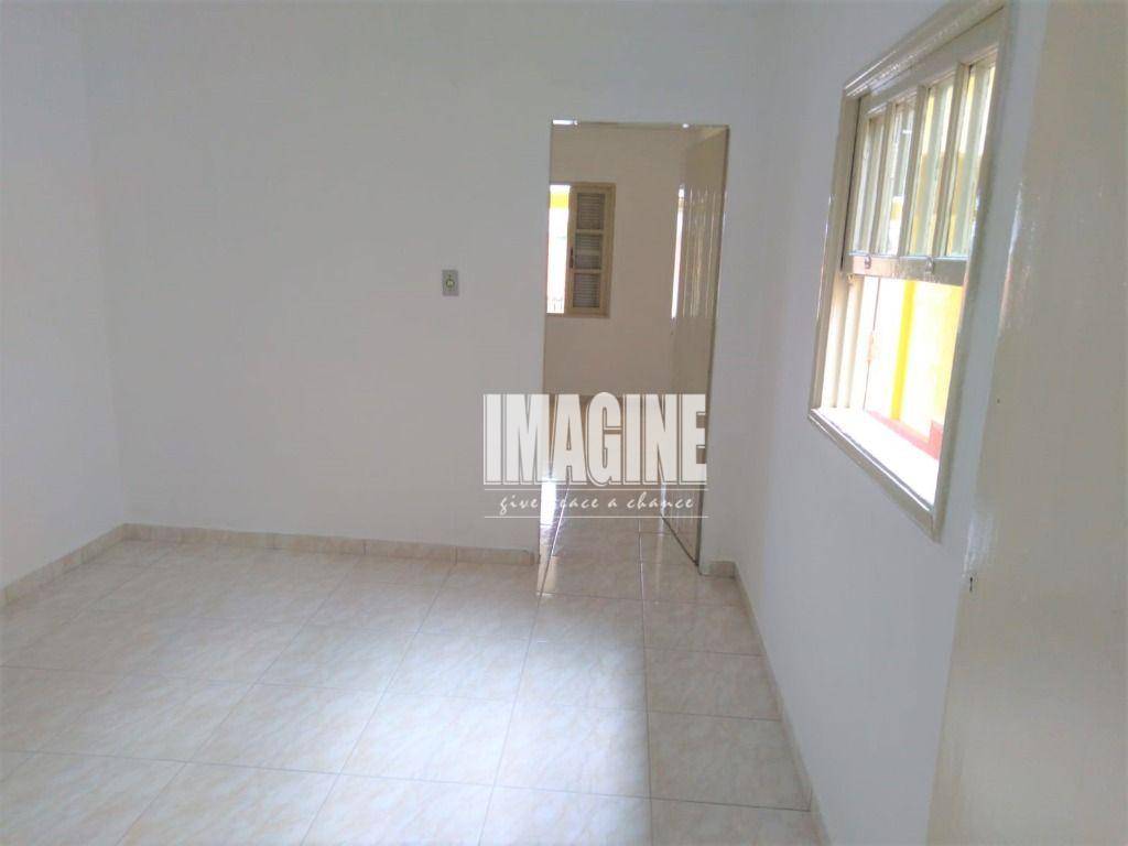 Casa à venda com 2 quartos, 195m² - Foto 2