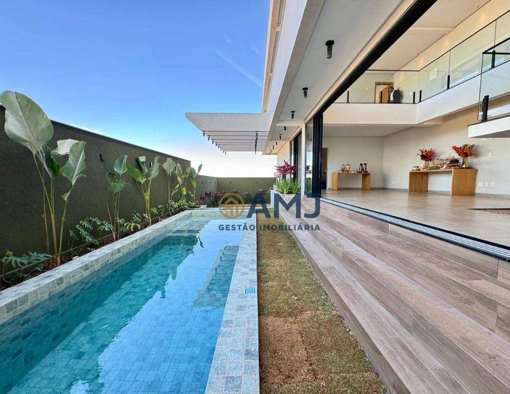 Sobrado à venda com 3 quartos, 273m² - Foto 1