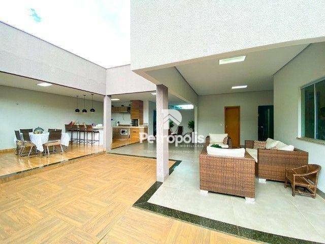 Casa à venda com 3 quartos, 322m² - Foto 11