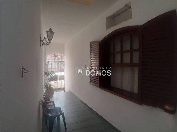 Casa à venda com 4 quartos, 130m² - Foto 2