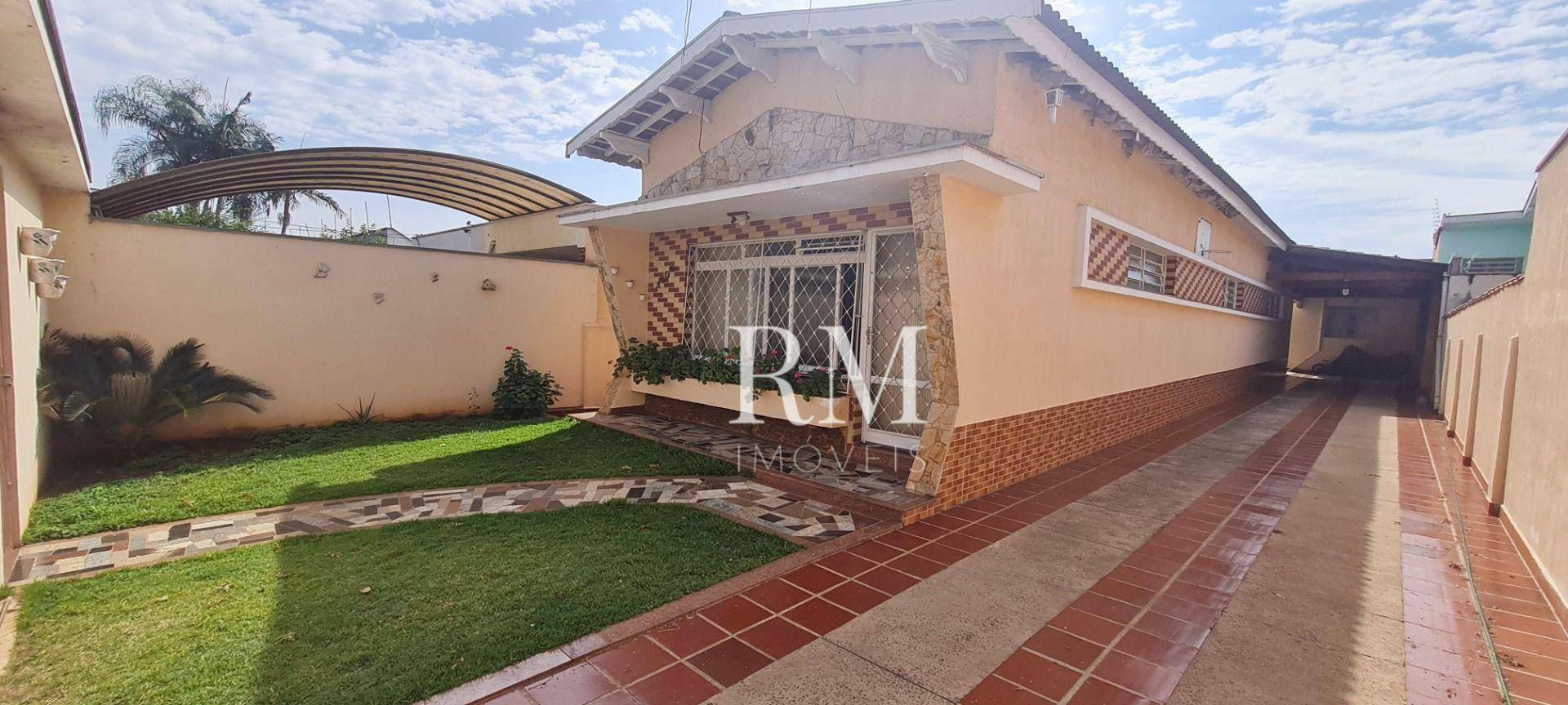 Casa à venda com 3 quartos, 236m² - Foto 1